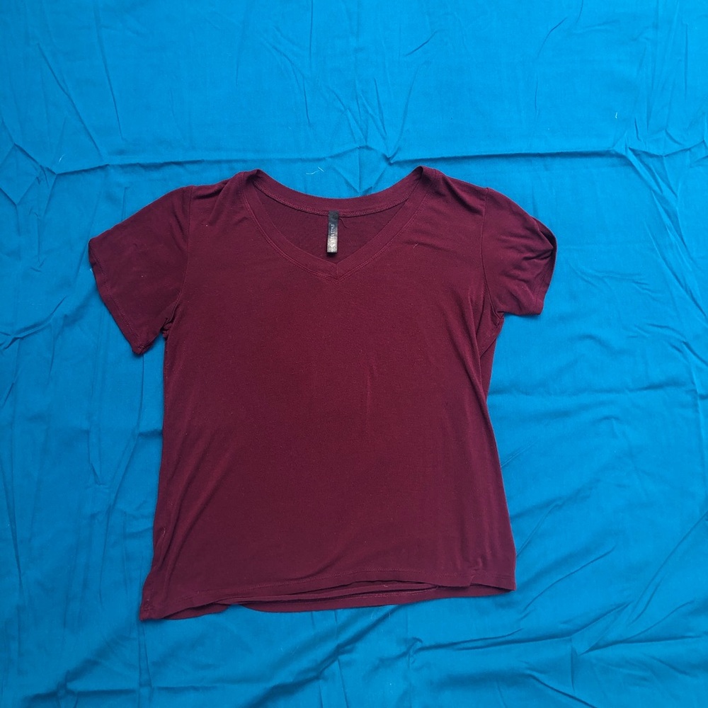 CUTE BASIC BURGUNDY TEE